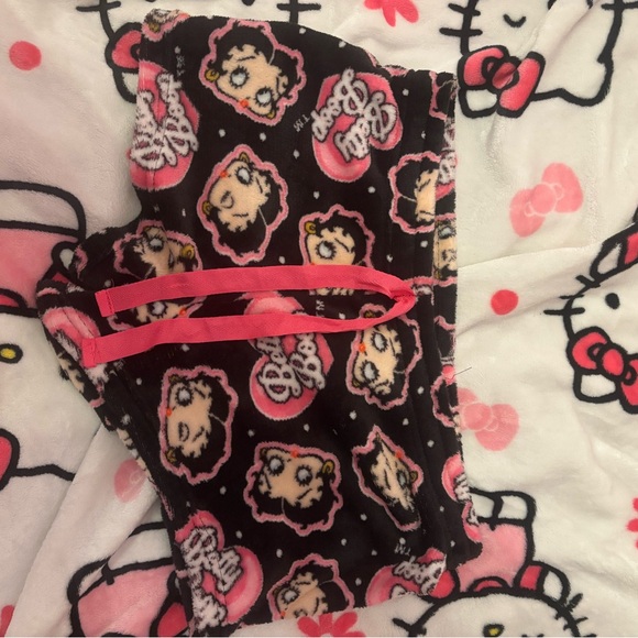 Betty Boop Shorts - Picture 7 of 8